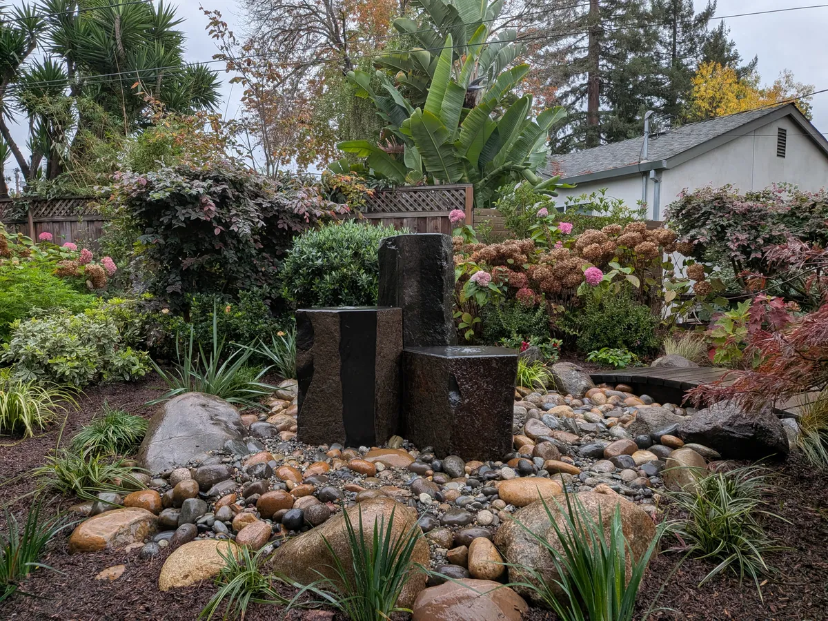 Basalt Column Fountainscape landscaping project in Los Altos, CA