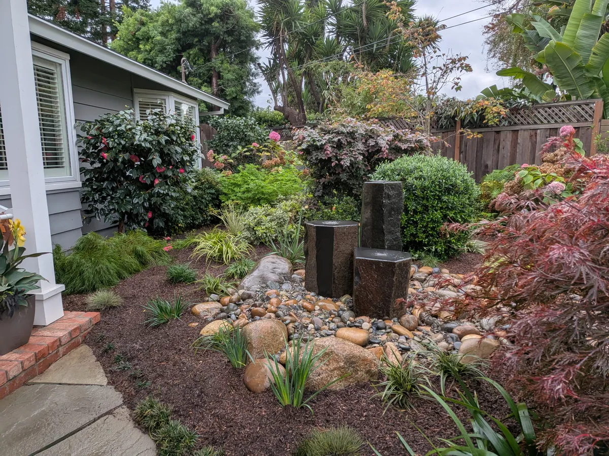 Basalt Column Fountainscape detail 4