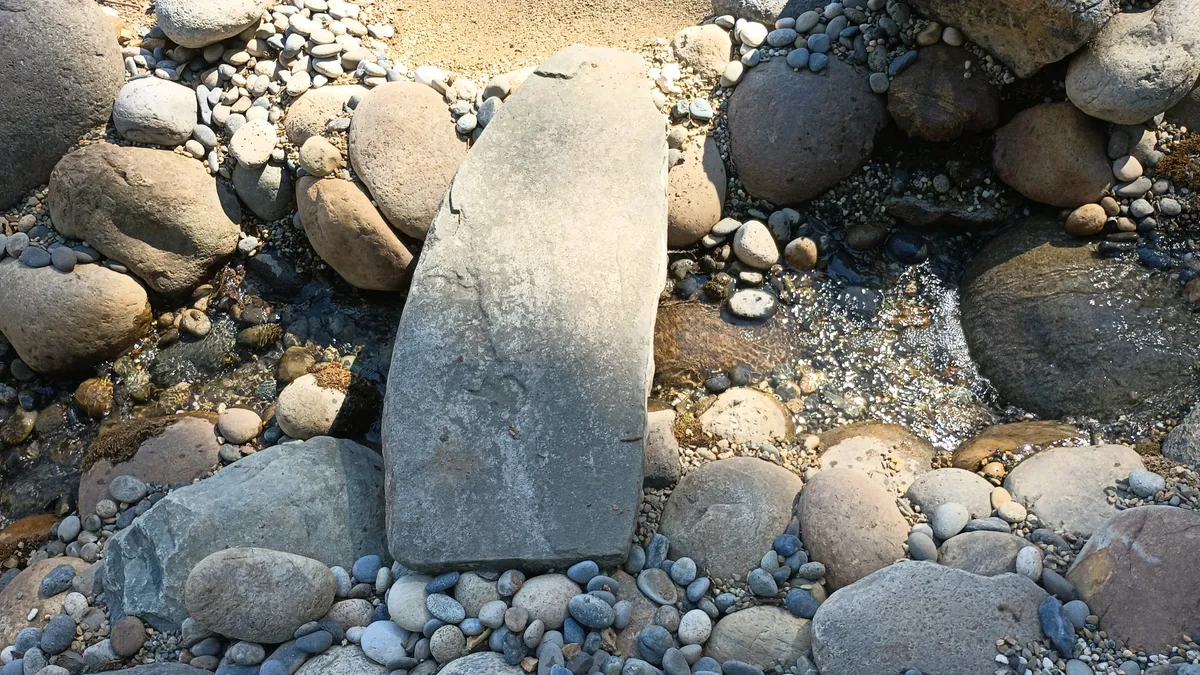 Cobblestone Hillside Creek detail 10