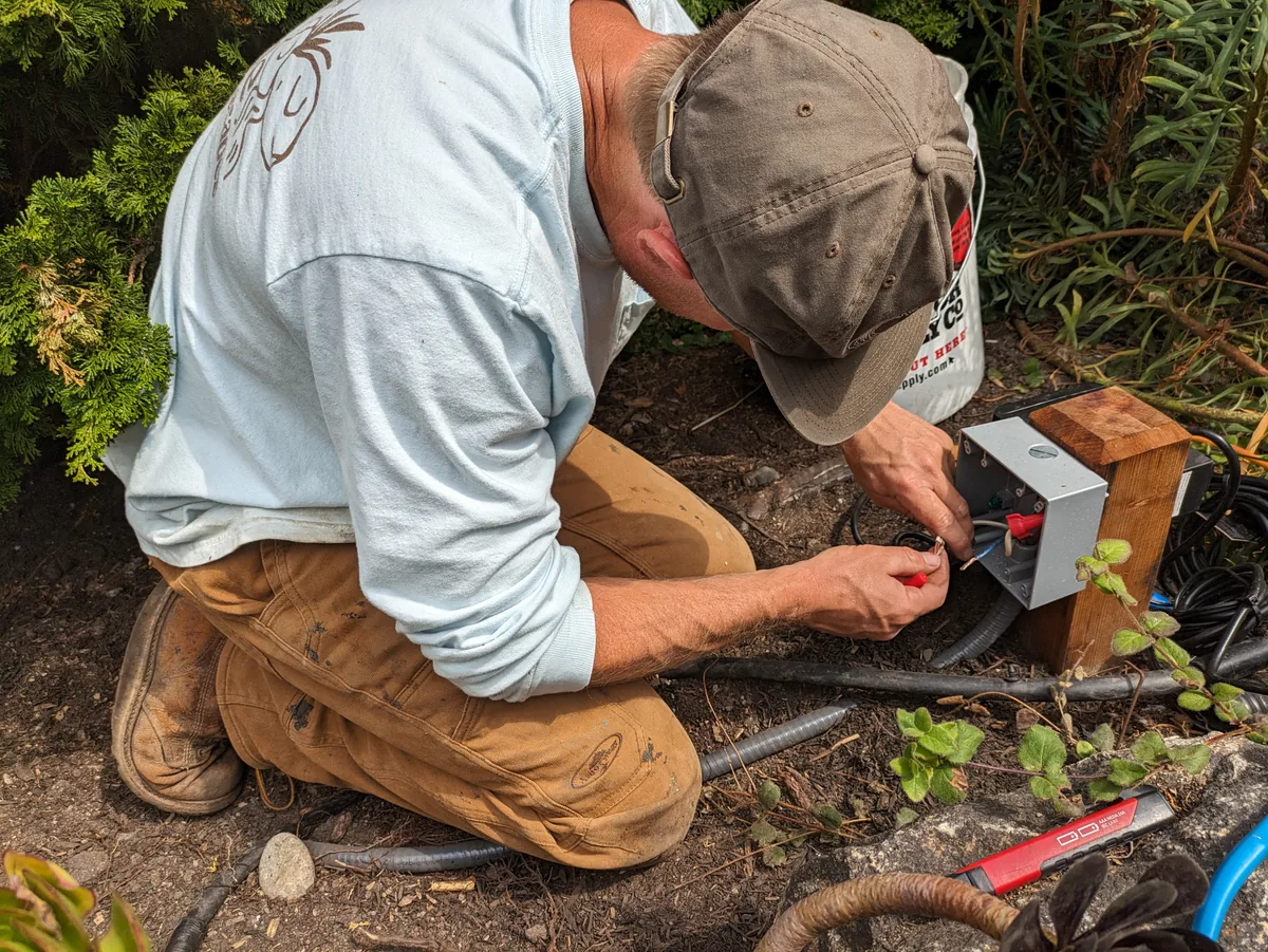 Jason connecting wiring for a water feature